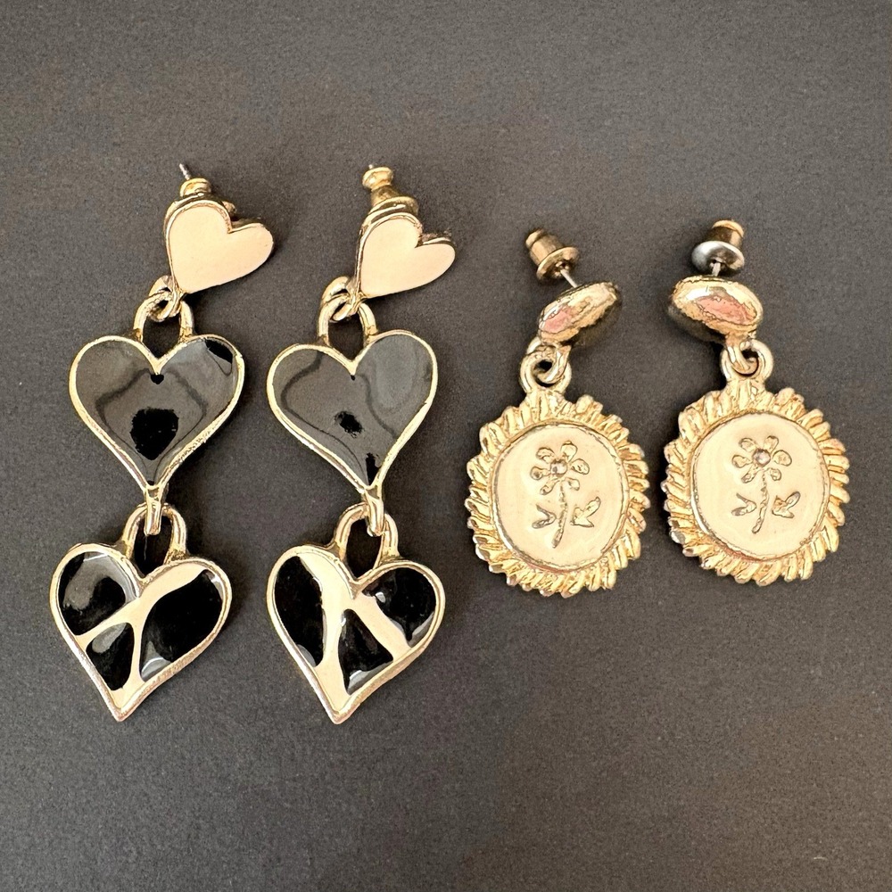 Lot‎ of 2 Cream & Black Enamel Pierced Earrings Hearts Floral Dangle Gold Tone